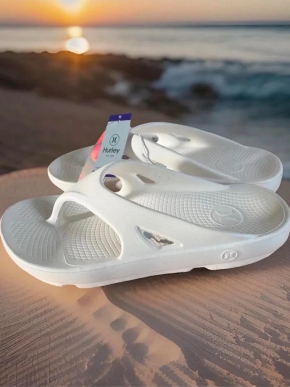 Hurley Men’s Size 11 Injection Flip Flop Sandals. Cream. New with Tags
